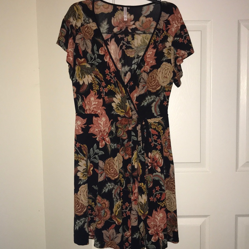 Gorgeous short sleeve wrap dress